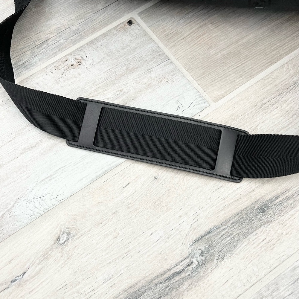Gucci Elegant Black Crossbody Bag - Picture 5 of 14
